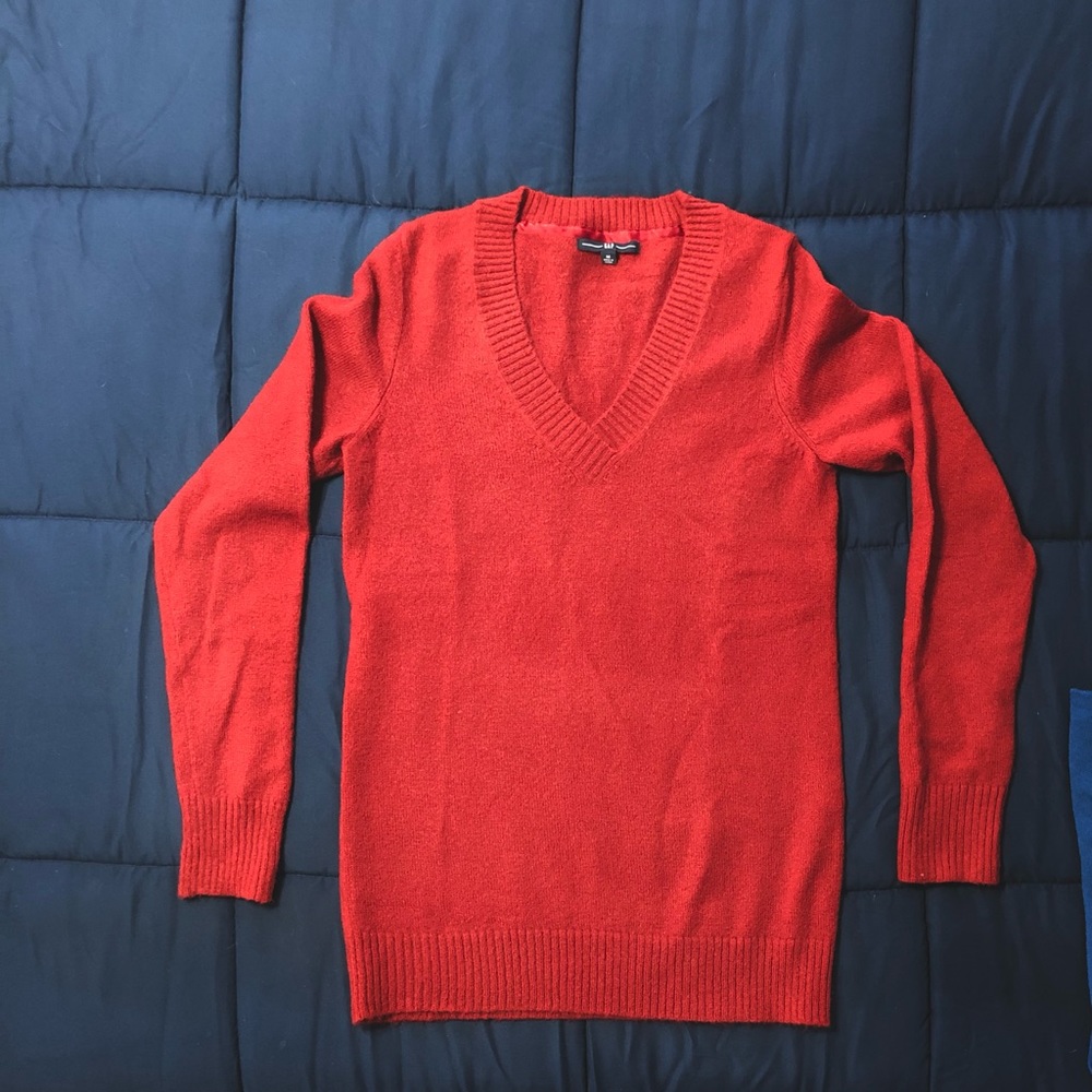 GAP V-neck Sweater
